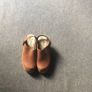 Super cute clog heels